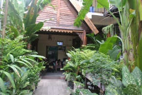 Гостиница Eco House  Бангкок